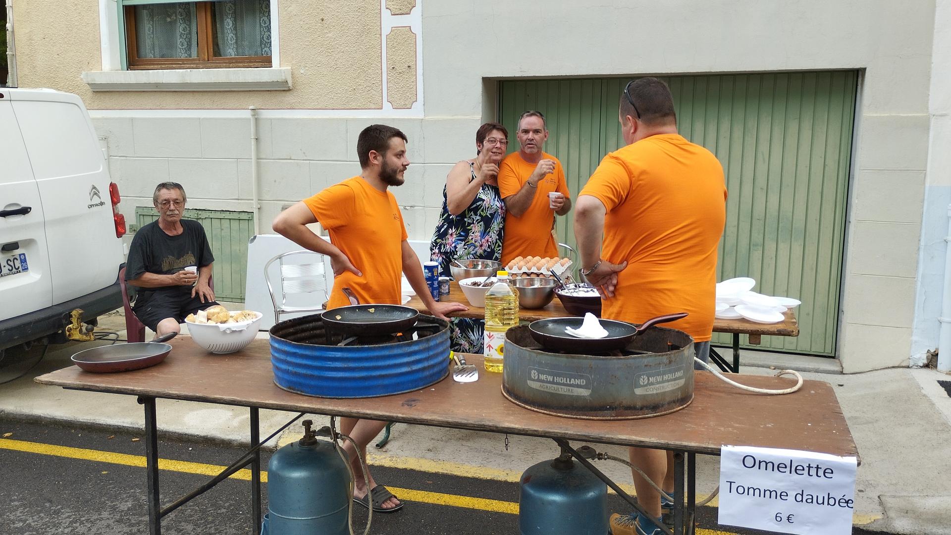 Le restaurant de la fontaine (tout en orange)