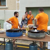 Le restaurant de la fontaine (tout en orange)